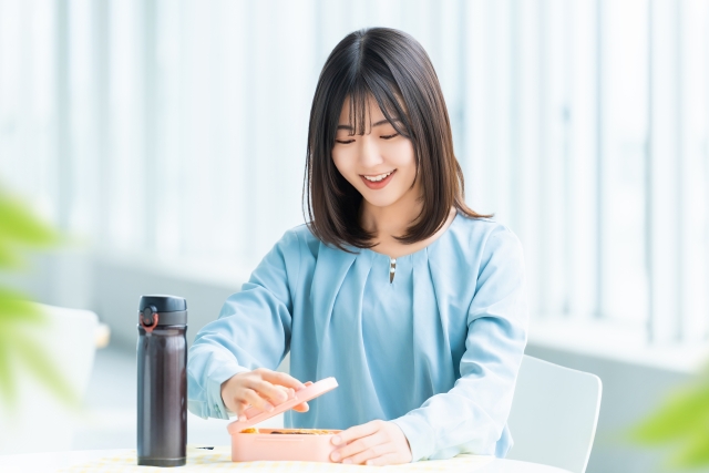 実は自炊と同じコスパの宅配食
