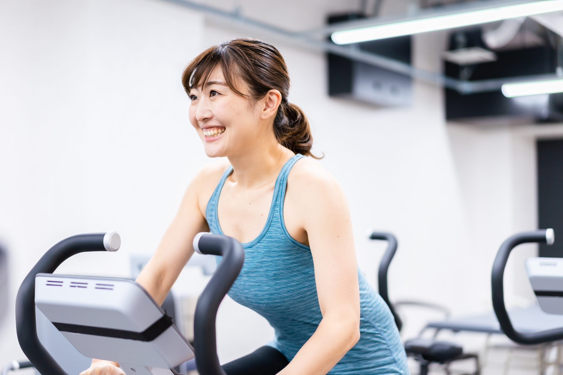 エアロバイクをする様子